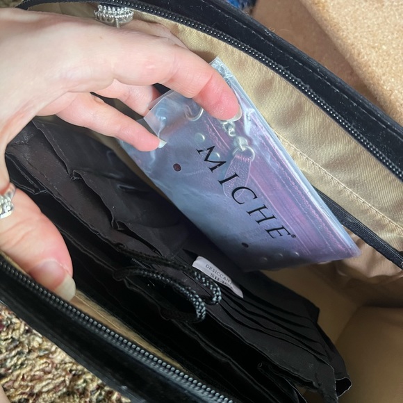 Miche Classic Base Bag Black Handbag Satchel Carabiners Retired with 5 Shells - Picture 9 of 15